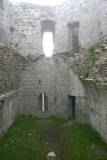 Château de Montségur - Donjon : Salle basse avec au fond à droite la porte de l'escalier à vis.
