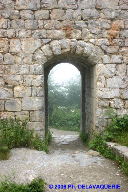 Château de Montségur - Poterne d'accès à l'ancien village qui était en contre bas du château mais à l'intérieur de murailles.
