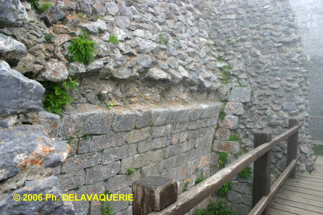 Château de Montségur - Donjon : Mur de la citerne.