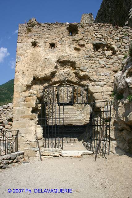 Château d'Usson-les-Bains - Accès principal.