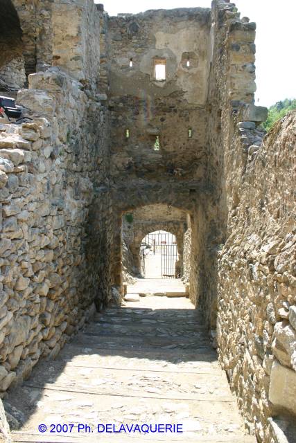 Château d'Usson-les-Bains - Accès principal.