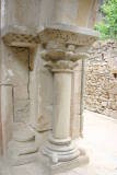 Notre Dame d'Alet - La salle capitulaire : détail des colonnes.