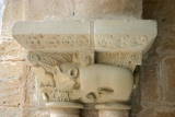Notre Dame d'Alet - La salle capitulaire : détail des colonnes.