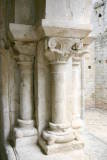 Notre Dame d'Alet - La salle capitulaire : détail des colonnes.