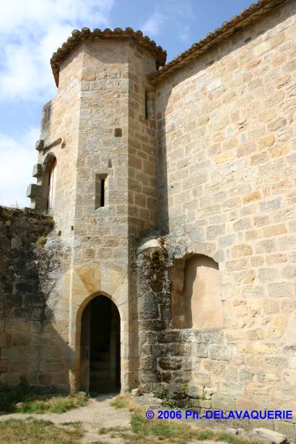 Arques - Enceinte de la Basse-cour : Tour logis : Entrée de la Salle haute.