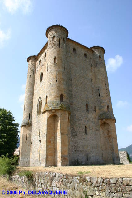 Arques - Donjon : vue arrière.