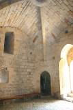 Arques - Donjon : Salle du rez-de-chaussée. Au fond l'excalier en vis pour accéder aux étages.