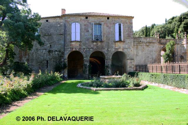 Abbaye de Fontfroide - Face avant du réfectoire des convers.