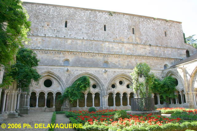 Abbaye de Fontfroide - Cloître.