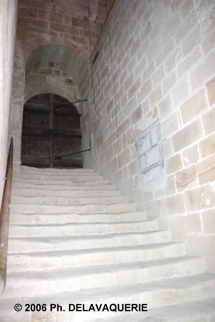 Abbaye de Fontfroide - Eglise : escalier de jour.