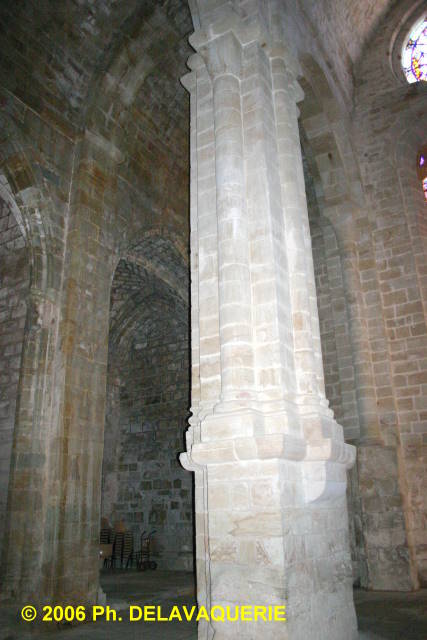 Abbaye de Fontfroide - Eglise : Pilier.
