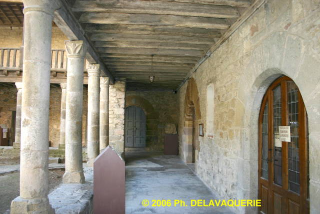 Abbaye Sainte Marie d'Orbieu - Cours du palais vieux.