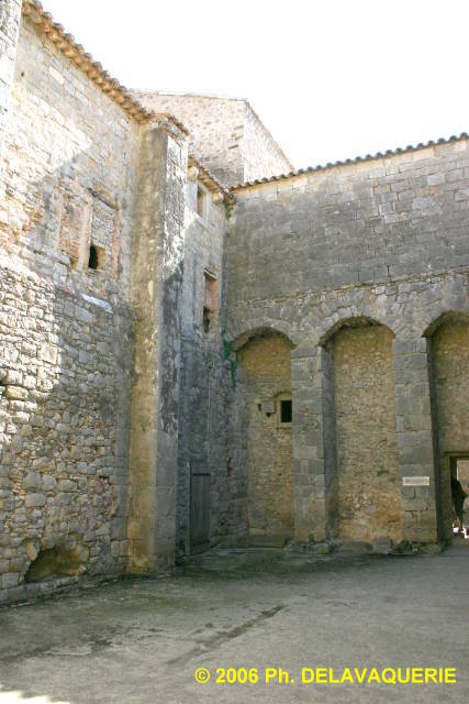 Abbaye Sainte Marie d'Orbieu - Cours intérieure.