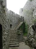Peyrepertuse - Vieux donjon : escalier menant au logis du gouverneur