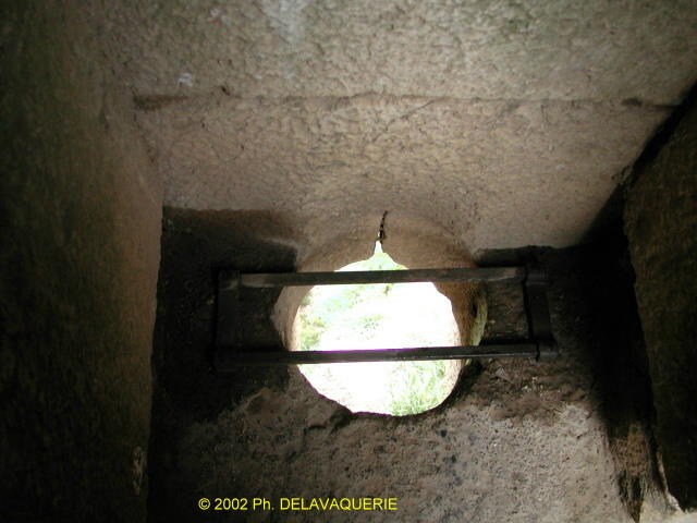 Peyrepertuse - Corps de logis : Latrines