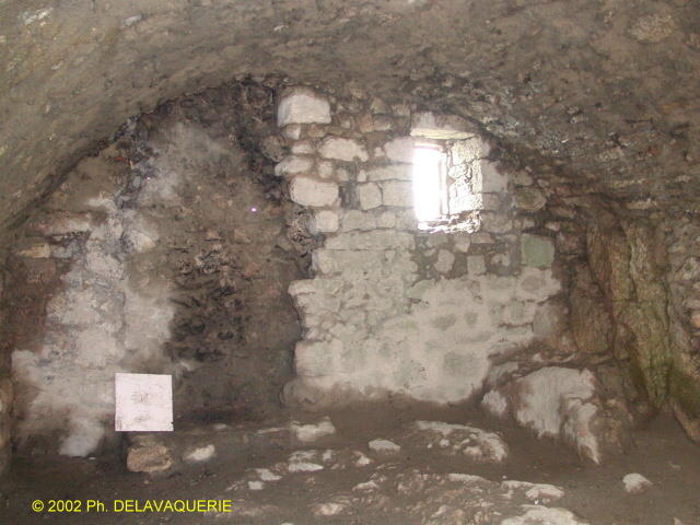 Peyrepertuse - Vieux donjon : logis du gouverneur
