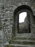 Quéribus - Porte d'entrée protégée par un assomoir