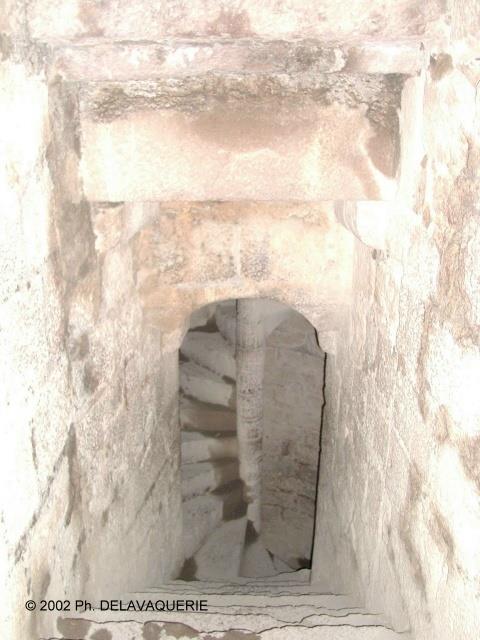 Quéribus - Donjon : Escalier à vis