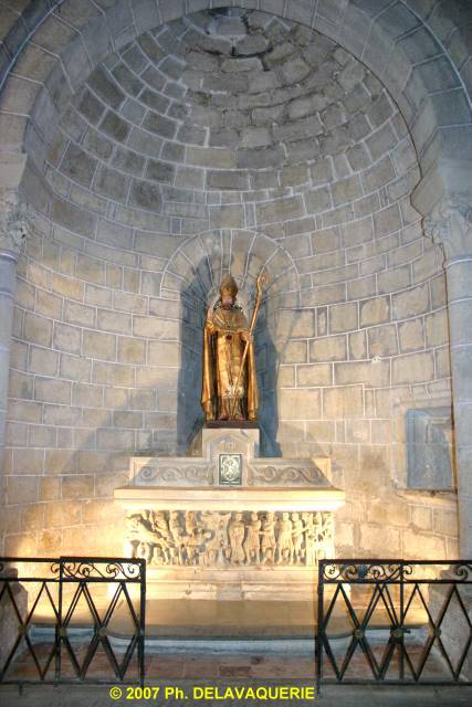 Abbaye de Saint-Hilaire - L'église : Sarcophage du Maître de Cabestany XIIe siècle.