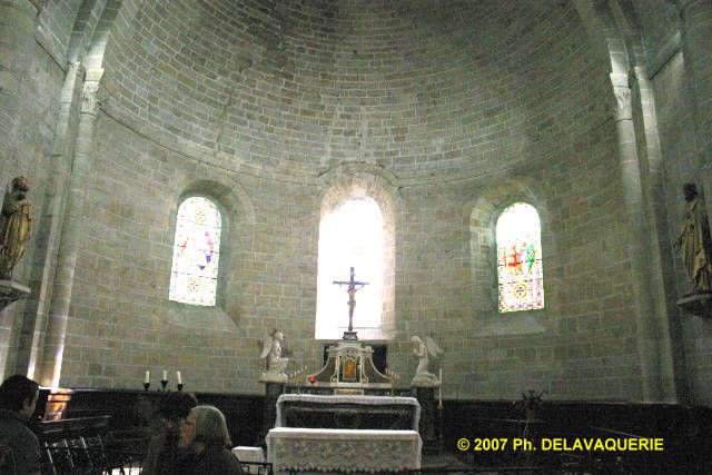 Abbaye de Saint-Hilaire - L'église : le choeur.