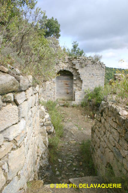Château de Termes - Rampe d'accès à l'enceinte intérieure.