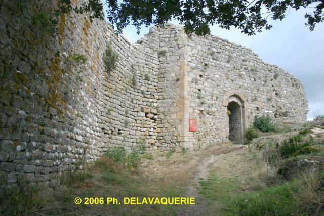 Château de Termes - Enceinte extèrieure Nord avec sa poterne.