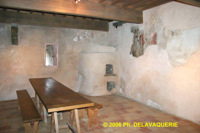 Château de Villerouge Termenès - Salle du rez-de-chaussée : Sur le mur les restes d'une fresque.