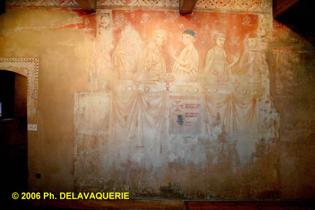 Château de Villerouge Termenès - Salle du 1er étage. Sur le mur les restes d'une fresque vue en gros plan.