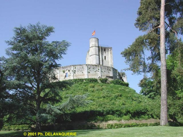 Château de Gisors - La motte : "la chemise" et le donjon
