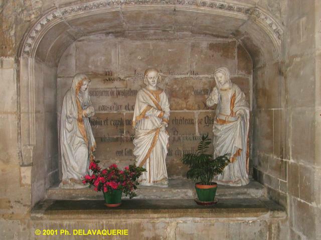 Eglise Saint-Gervais Saint-Protais de Gisors - Deux saintes femmes et Saint Jean l'Evangéliste, trois statues faisant partie d'un groupe de mise au tombeau, pierre, début du XVIe siècle.