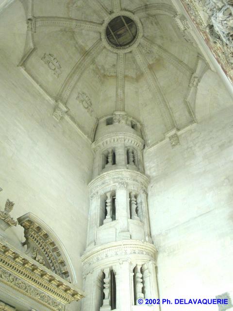 Eglise Saint-Gervais Saint-Protais de Gisors - Intérieur de l'église. Escalier.