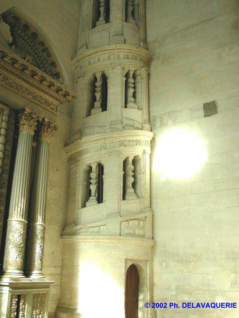 Eglise Saint-Gervais Saint-Protais de Gisors - Intérieur de l'église. Escalier.