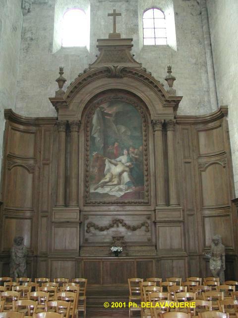 Eglise Saint-Etienne de Beauvais - Intérieur du bras Sud du transept. Chapelle des Morts ou de Saint-Martin. retable du XVIIIe siècle provenant du couvent des Minimes. Le tableau représantant une "Descente de croix" signé et daté L. Depape,1724