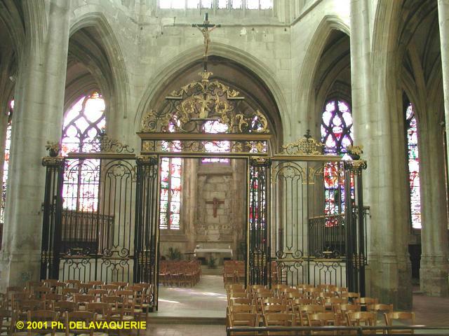 Eglise Saint-Etienne de Beauvais - Le choeur et ses grilles en fer forgé