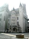 Château de Pierrefonds - Cours d'honneur : Le donjon.