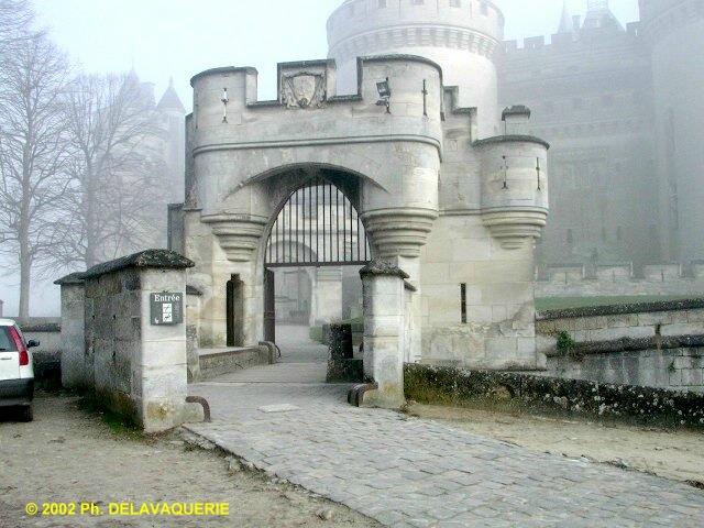 Château de Pierrefonds - Entrons
