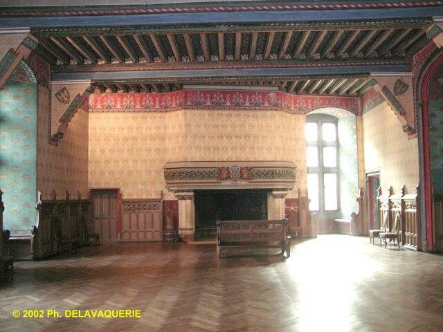 Château de Pierrefonds - Salle de réception. On voit la porte qui donne vers la salle des plâtres de travail.