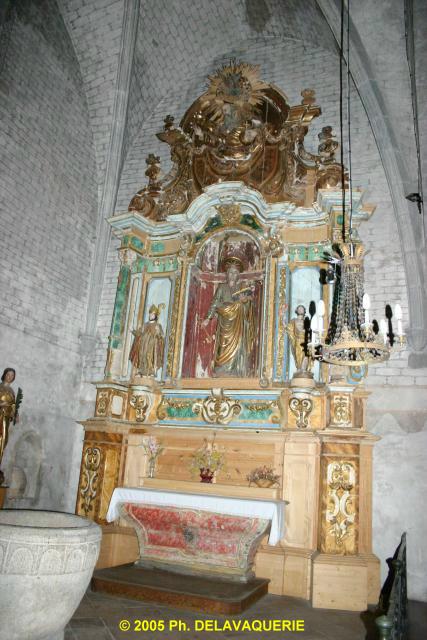 Abbaye Sainte Marie d'Arles-sur-Tech - L'église : L'ancienne chapelle du rosaire qui abbrite maintenant le retable de Saint Pierre XVIIIe siècle.