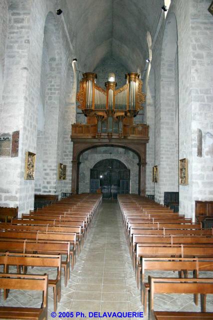 Abbaye Sainte Marie d'Arles-sur-Tech - L'église : La nef avec au fond l'orgue du XVIIIe siècle.