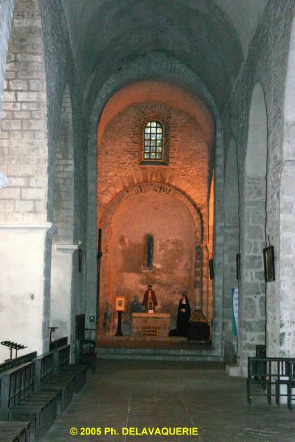 Abbaye Sainte Marie d'Arles-sur-Tech - L'église : Collatéral côté cloître.