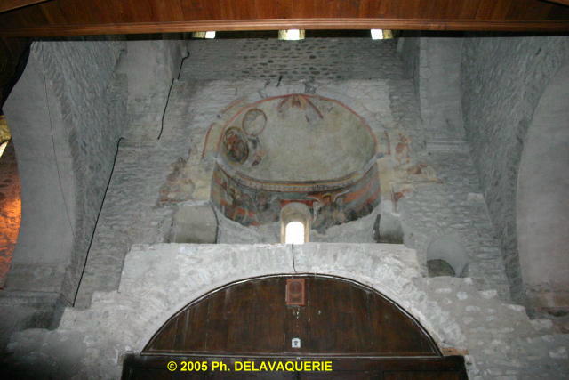 Abbaye Sainte Marie d'Arles-sur-Tech - L'église : Chapelle haute Saint Michel avec des fresques du XIIe siècle.