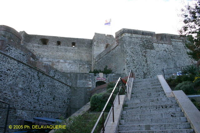 Château royal de Collioure - Extérieur du château : Entrée.