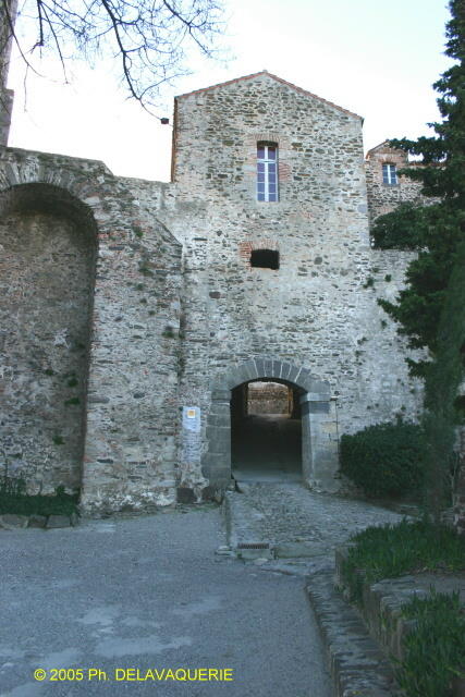 Château royal de Collioure - Accès aux sous-terrains et passage sous la chapelle.