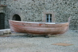 Château royal de Collioure - La place d'Armes : une barque.