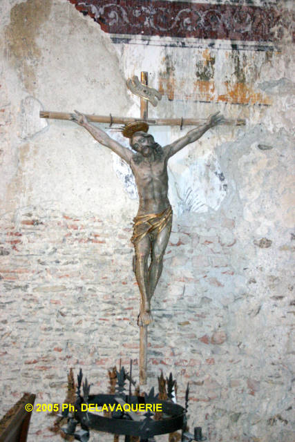 Chapelle Saint Pierre du Chteau de Corbre - Chapelle latérale : Christ en croix.