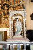 Chapelle Saint Pierre du Chteau de Corbre - Vierge à l'enfant placée dans un réceptacle aux colonnes torsadées.