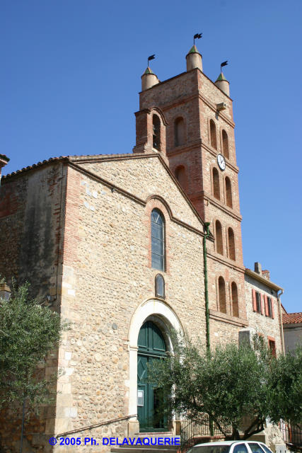 Eglise Saint Martin de Corneilla de la Rivière - L'entrée et le clocher.