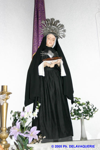 Eglise Saint Martin de Corneilla de la Rivière - Chapelle de St Roch : Statue manequin de la Vierge des douleurs. Bois scupté et peint pour le visage et les mains, les vétements sont en tissu.
