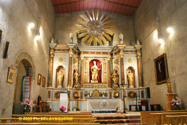 Eglise Saint Martin de Corneilla de la Rivière - Choeur : Retable du XIXe et les 5 statues sont du XVIIIe.