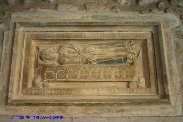 Cathédrale Sainte-Eulalie et Sainte Julie d'Elne - Cloître galerie Ouest : épitaphe.